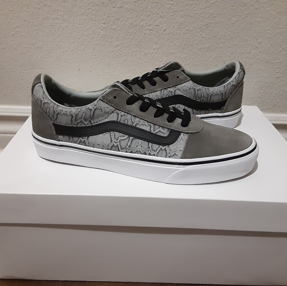 Vans - Picture 1 of 4